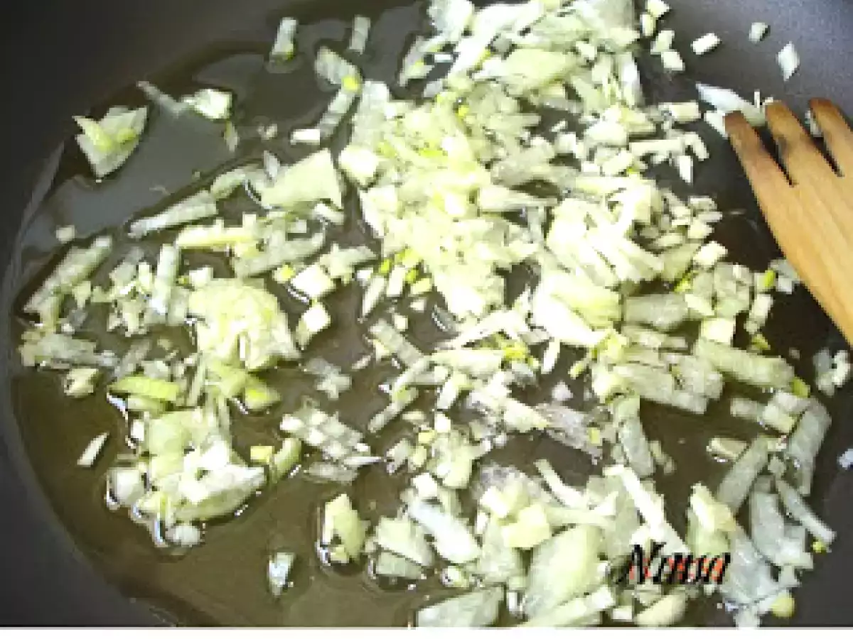 PAELLA CU PUI SI FRUCTE DE MARE - poza 2