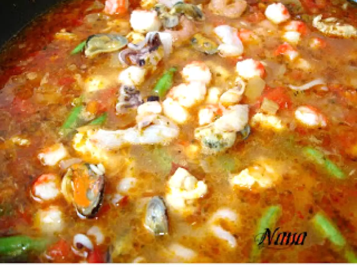 PAELLA CU PUI SI FRUCTE DE MARE - poza 4