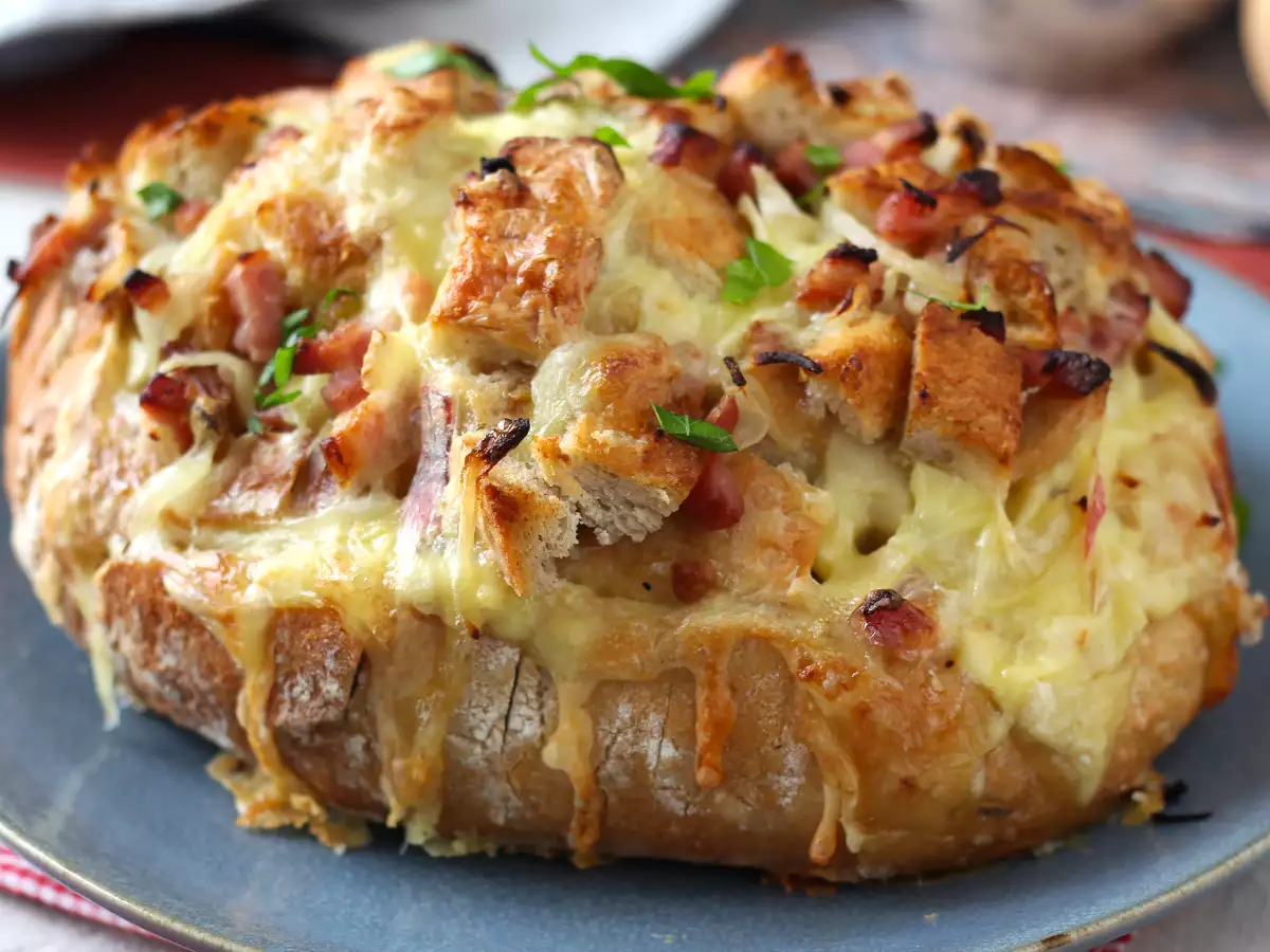 Pâine arici umplută în stil Tartiflette - poza 5