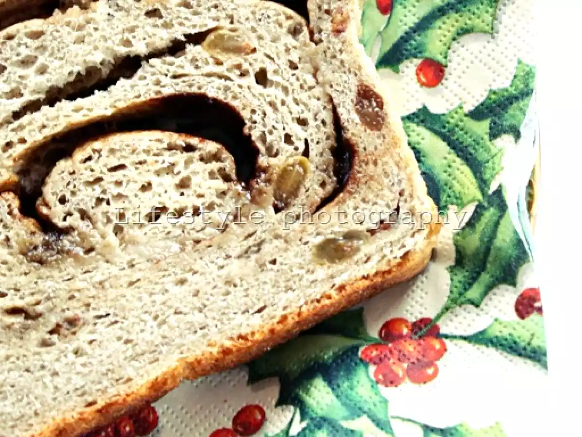 Paine cu stafide si scortisoara