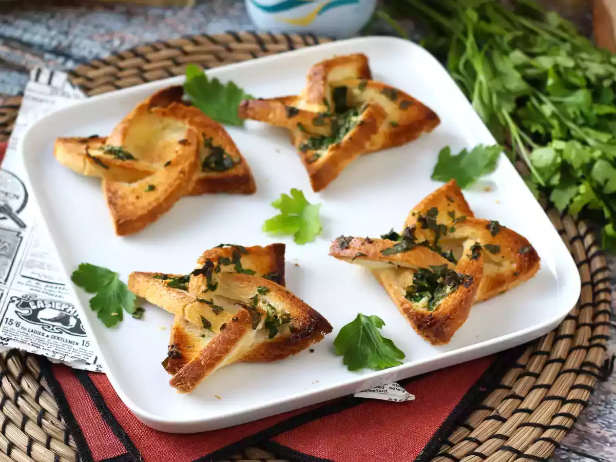 Pâine cu usturoi în stil stea