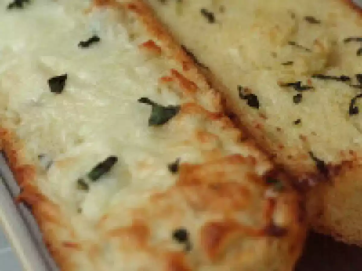 Paine cu usturoi sau Garlic Bread