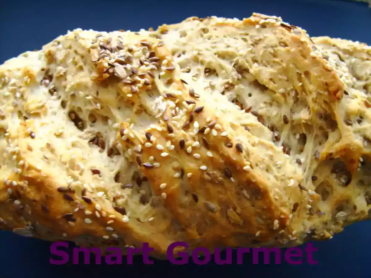 Paine graham cu fulgi de secara si seminte de in