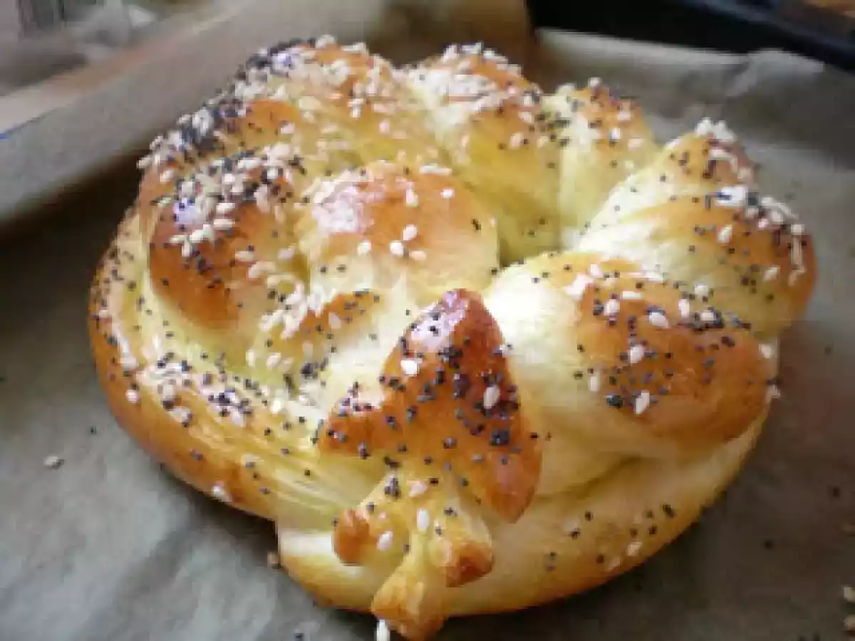 Paine impletita si colacei