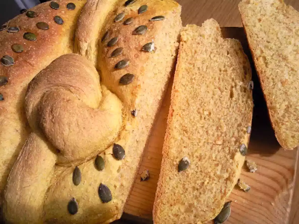 PAINE INTEGRALA CU DOVLEAC / PAN INTEGRAL CON CALABAZA