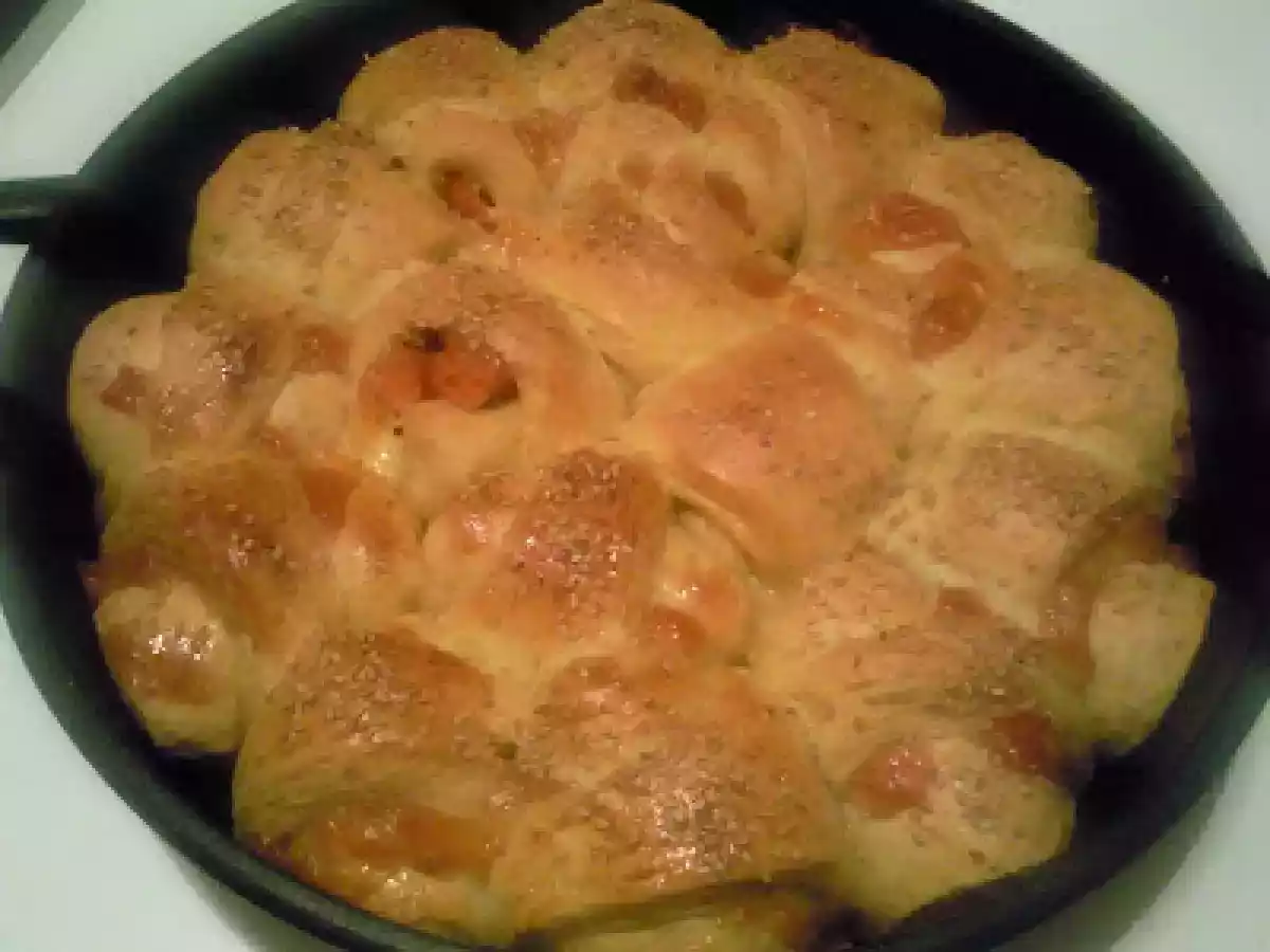 PAINE UMPLUTA CU CASCAVAL SI CRENVUSTI VEGETALI /