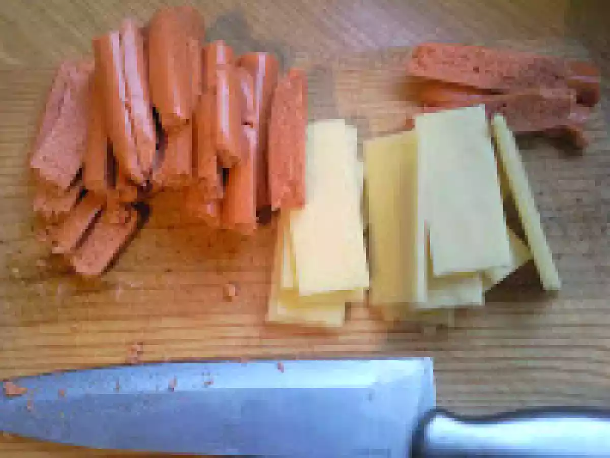 PAINE UMPLUTA CU CASCAVAL SI CRENVUSTI VEGETALI / - poza 6