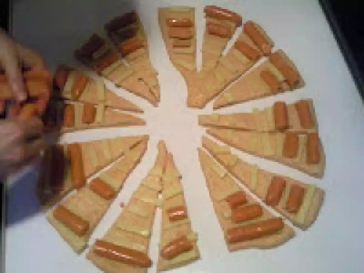 PAINE UMPLUTA CU CASCAVAL SI CRENVUSTI VEGETALI / - poza 7