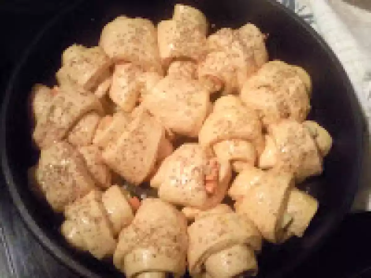 PAINE UMPLUTA CU CASCAVAL SI CRENVUSTI VEGETALI / - poza 12