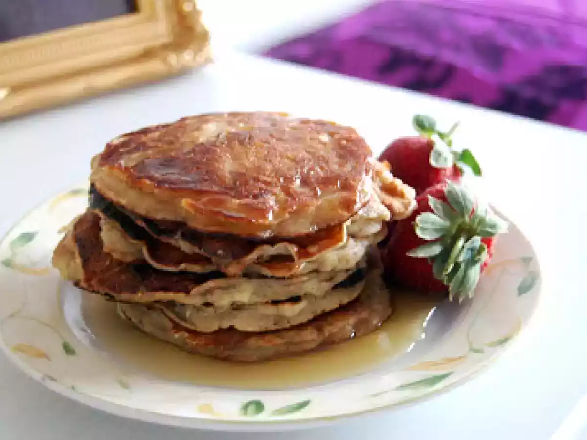 Pancakes cu mere si sirop de artar