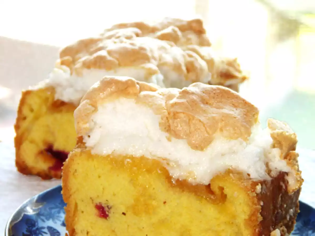 Pandispan cu visine si bezea - Fraiche - Bistro