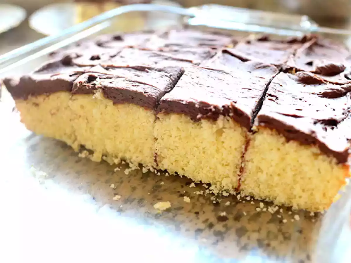 Pandispan pufos cu glazura de ciocolata