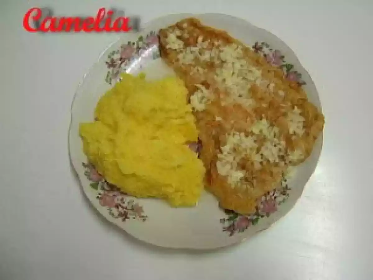 Pangasius prajit, cu mujdei de usturoi si mamaliga la microunde - poza 2