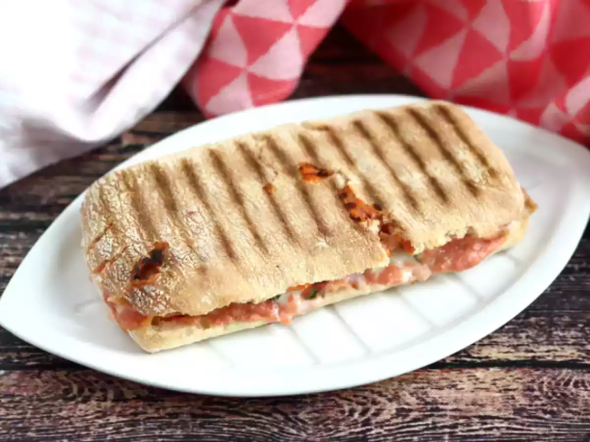 Panini cu somon, mozzarella, marar - poza 4
