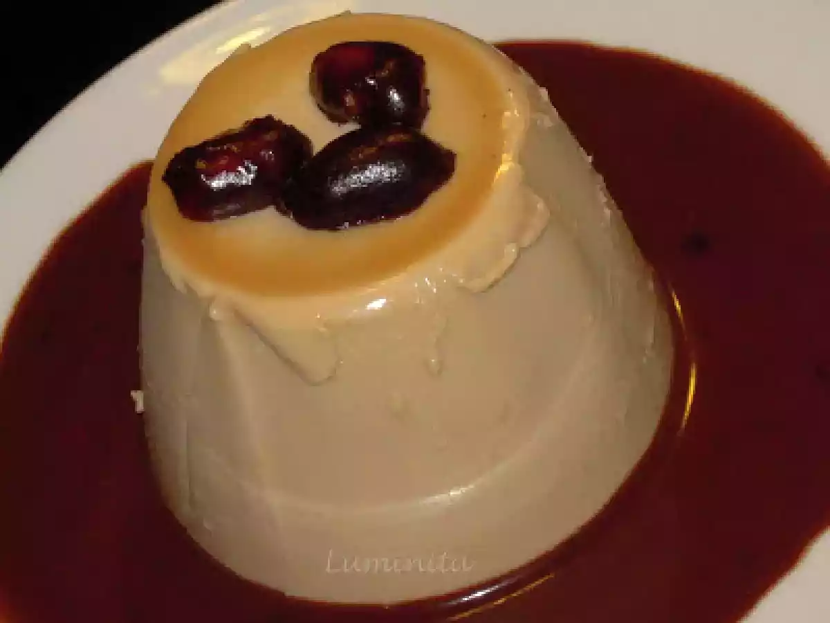 Panna cotta cu cafea si sirop de ciocolata