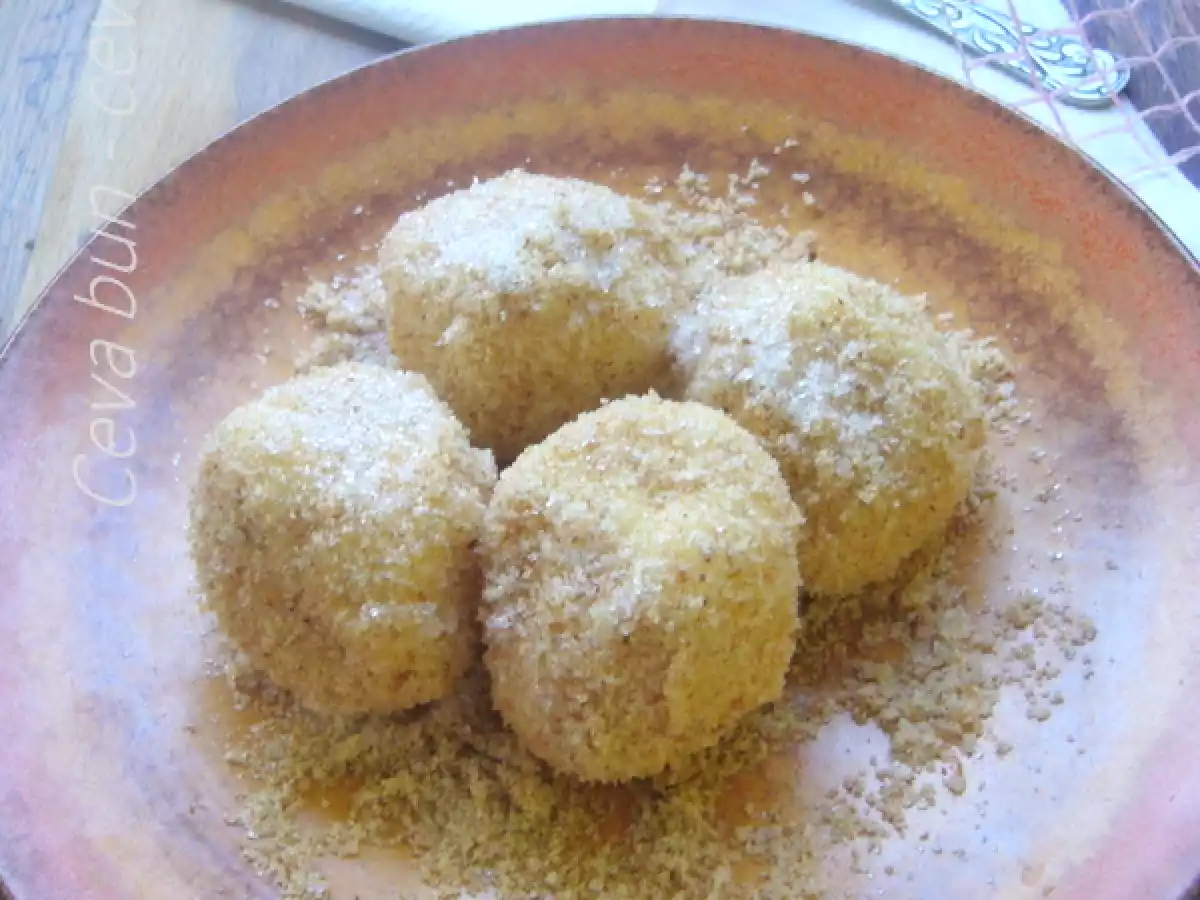 Papanasi fierti cu pesmet