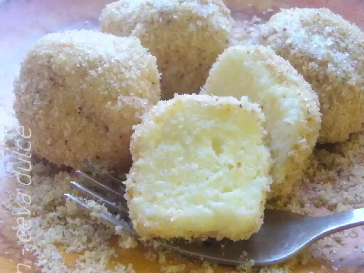 Papanasi fierti cu pesmet - poza 3