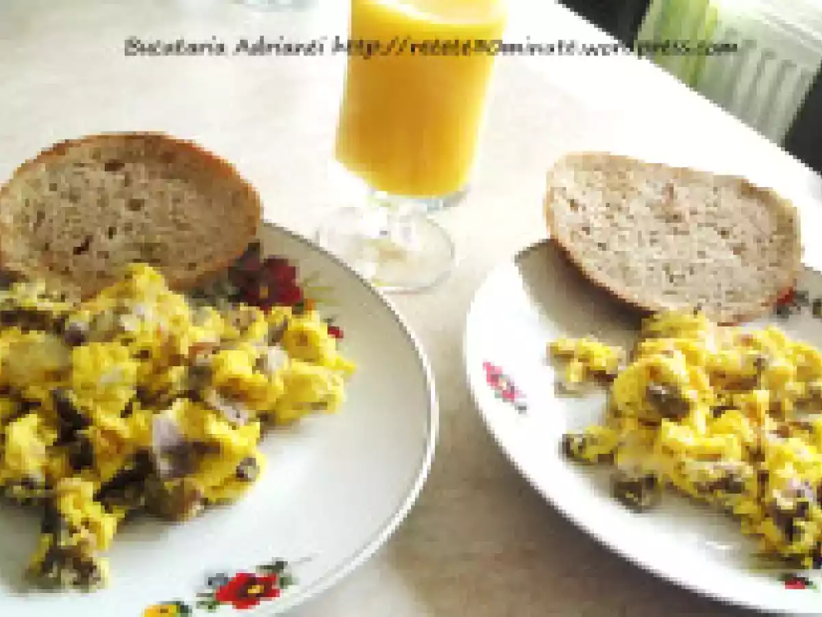 Papara cu ciuperci champignon, sunca si ceapa