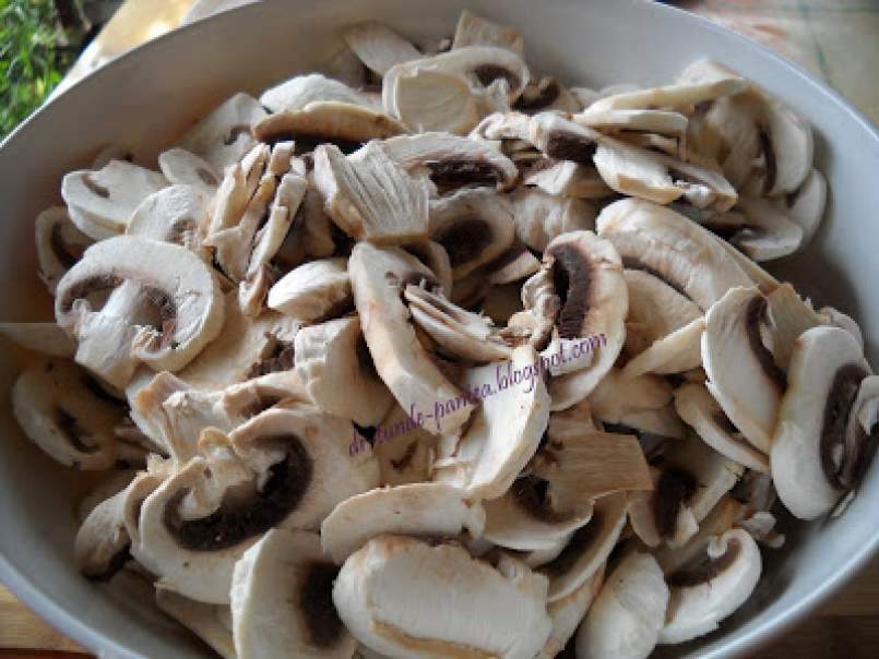 Papricas de ciuperci cu cartofi natur - poza 5