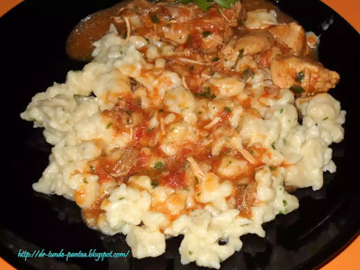 Paprikas de pui cu ciuperci si galuste cu branza de burduf - poza 3