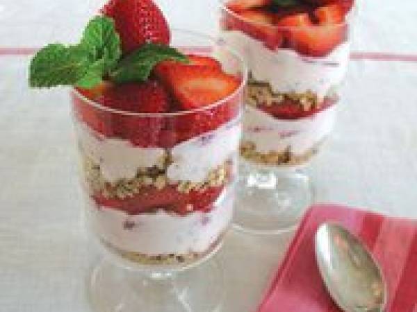 Parfait de capsuni (Strawberry Parfait)