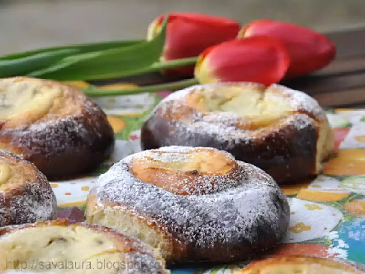 Pascute individuale cu branza, din aluat de cozonac - poza 2