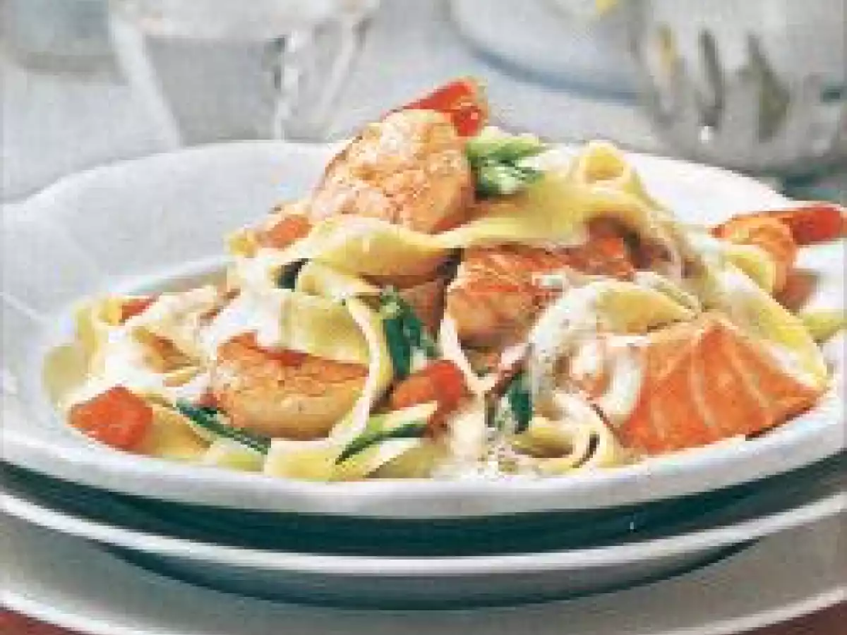 Pasta al salmone cu sos fin de vin