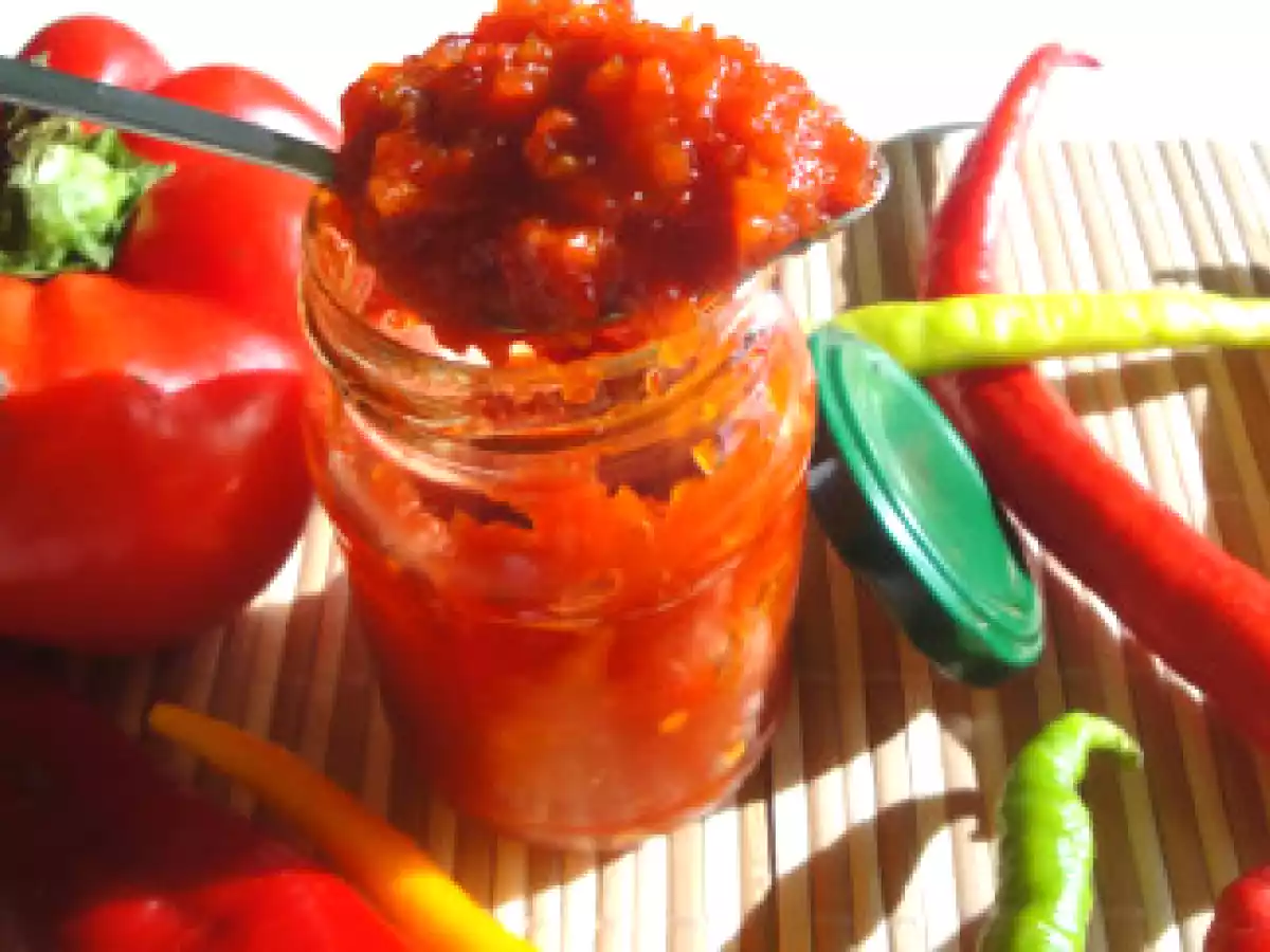 Pasta de gogosar cu ardei iute