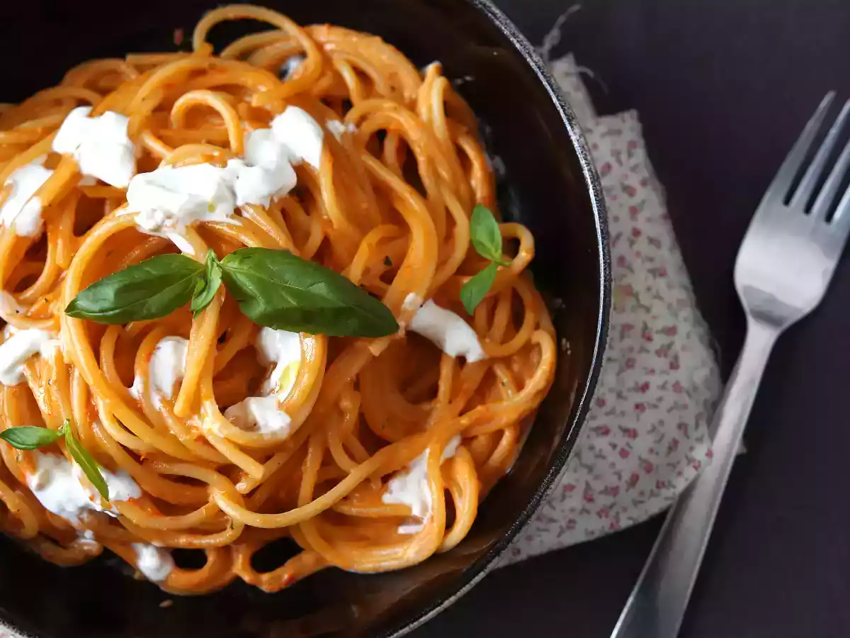 Paste cremoase cu burrata și roșii cherry - poza 2