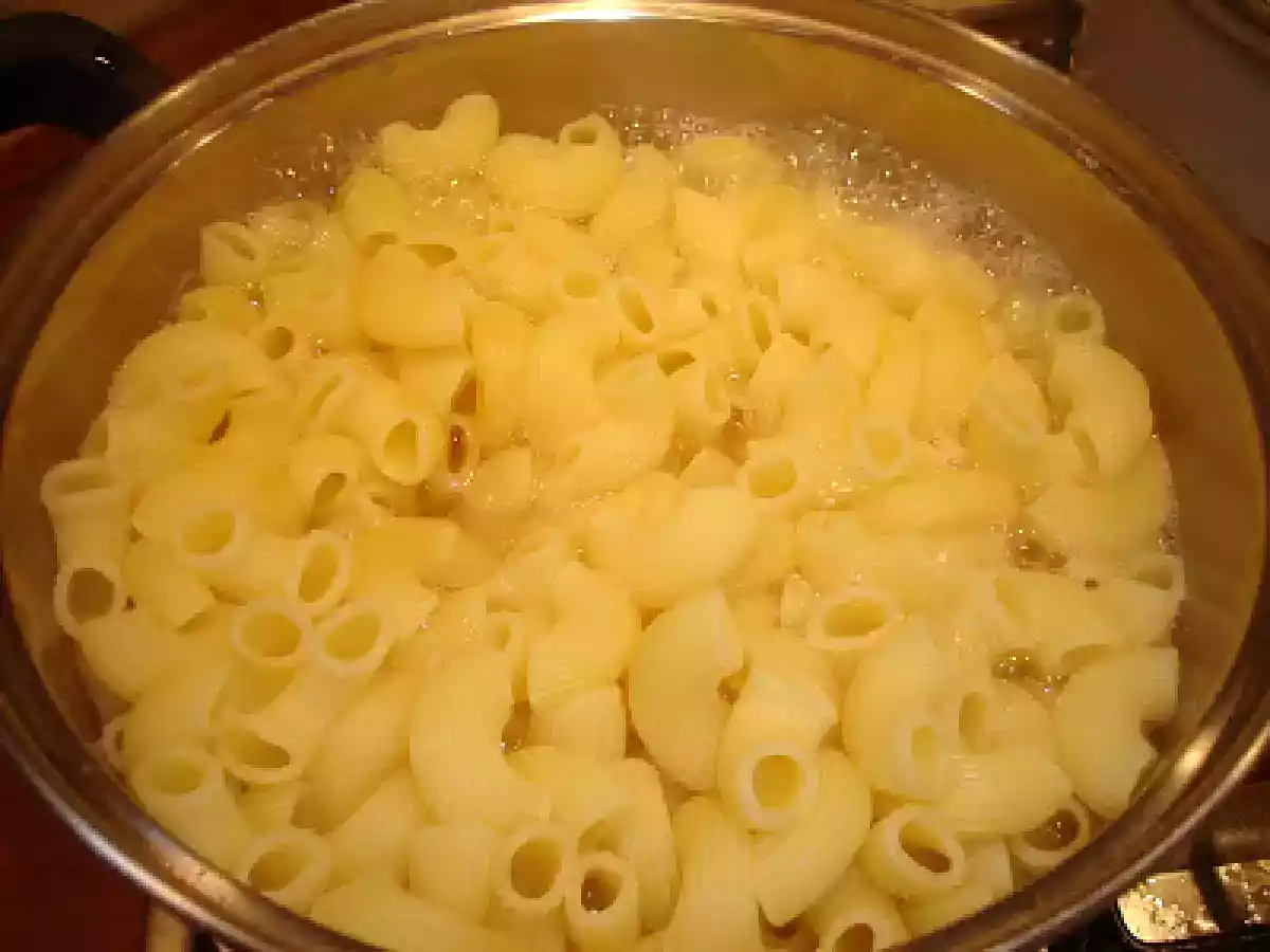 Paste cu branza si stafide - poza 2