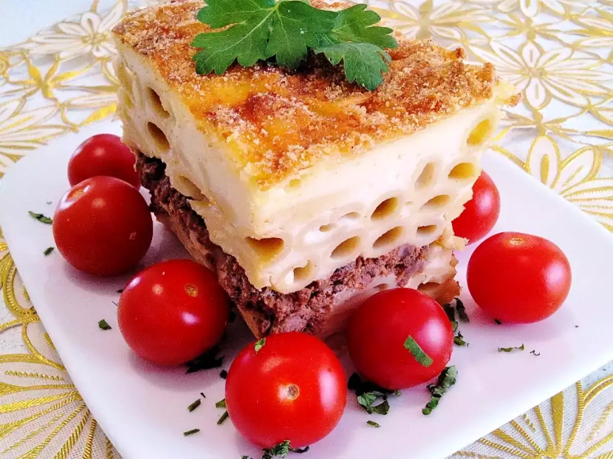 Paste cu carne de vită și sos bechamel (rețetă video) - poza 2