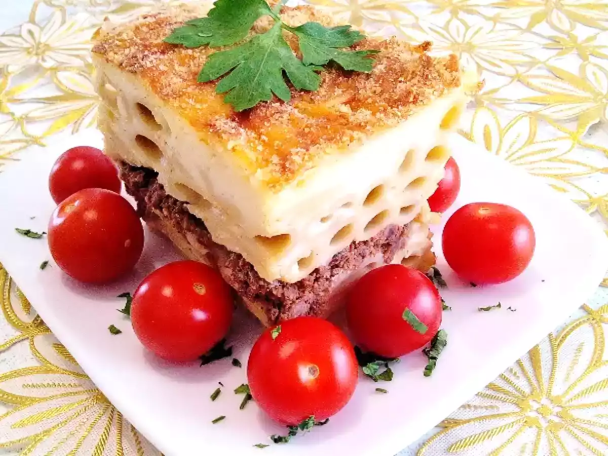 Paste cu carne de vita si sos bechamel(reteta video)
