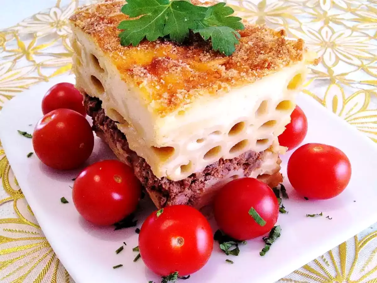 Paste cu carne de vita si sos bechamel(reteta video) - poza 2