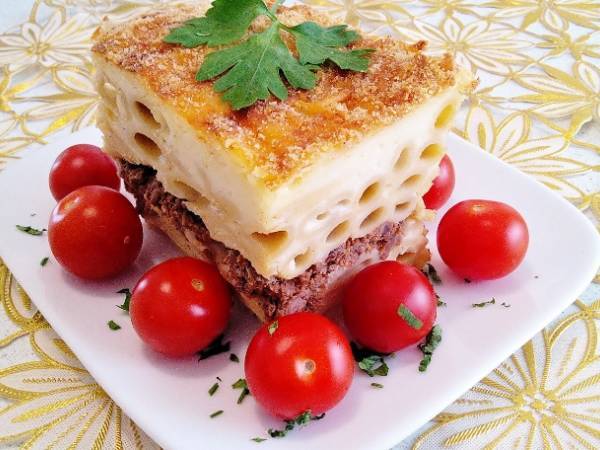 Paste cu carne de vita si sos bechamel(reteta video)