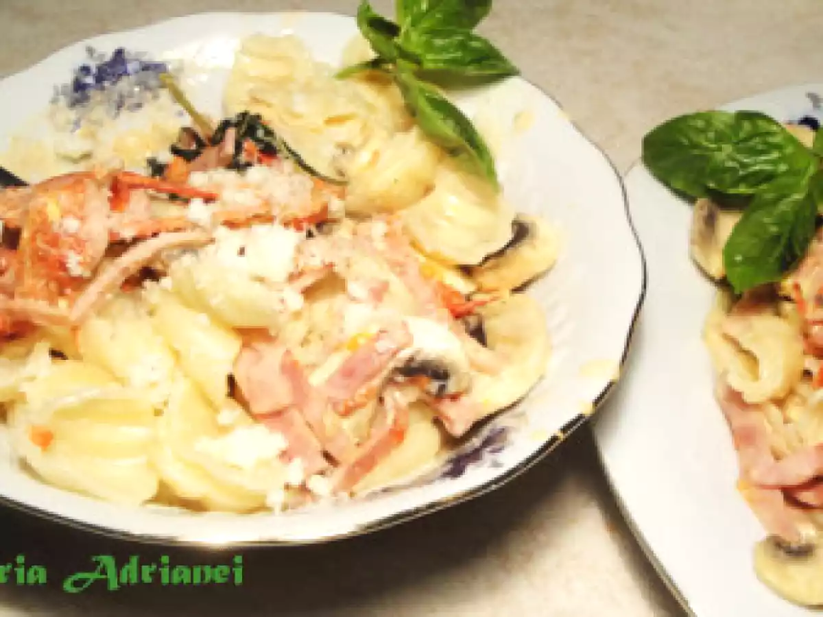 Paste cu ciuperci, ghimbir, rosii si smantana