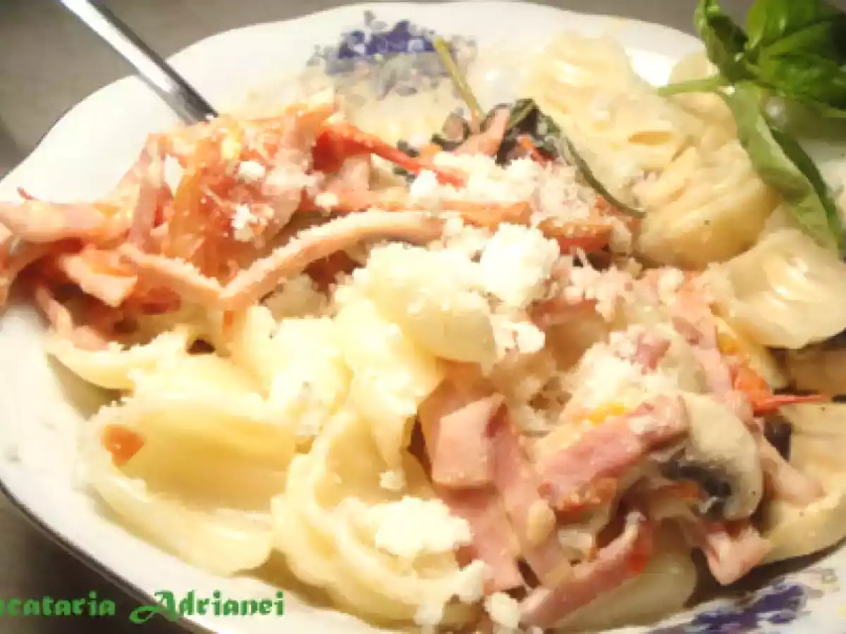 Paste cu ciuperci, ghimbir, rosii si smantana - poza 2