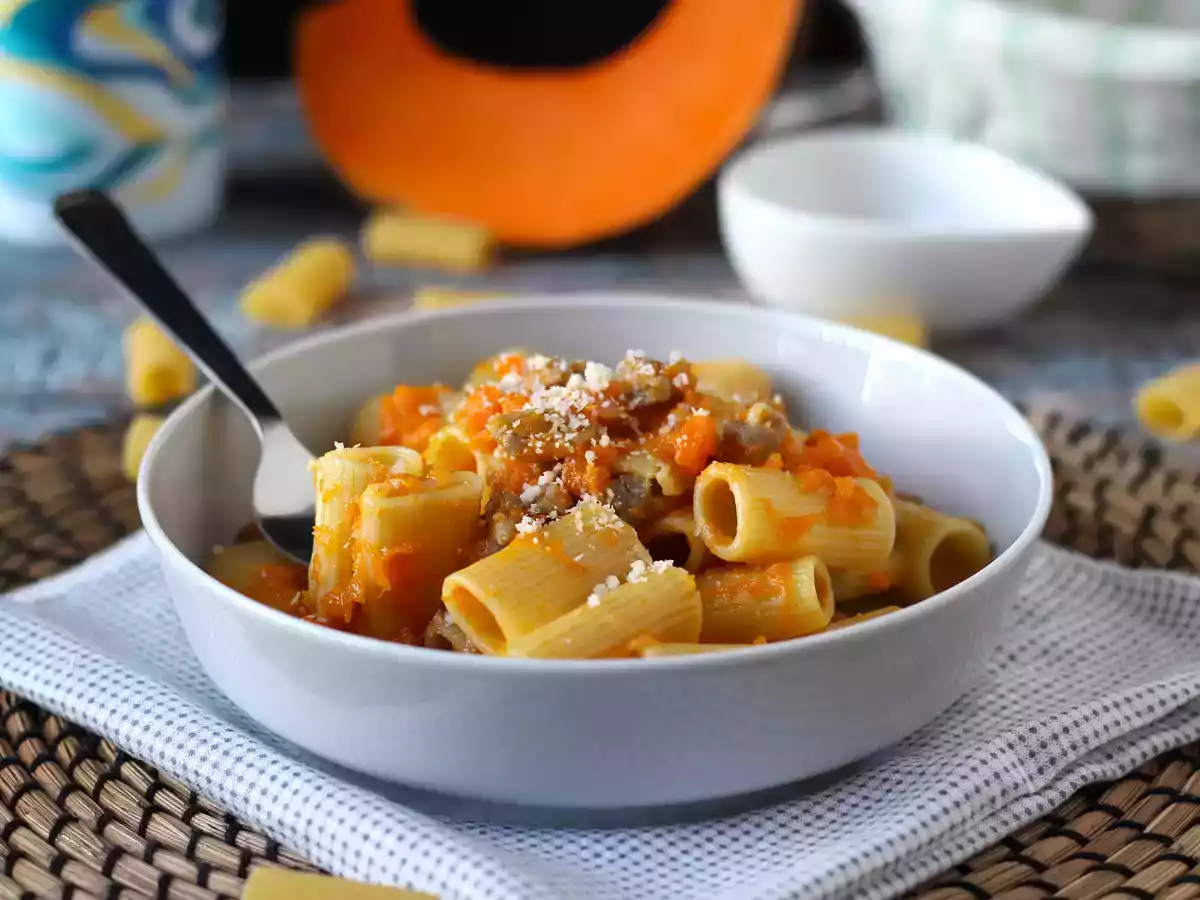 Paste cu dovleac și carne din cârnați - poza 2