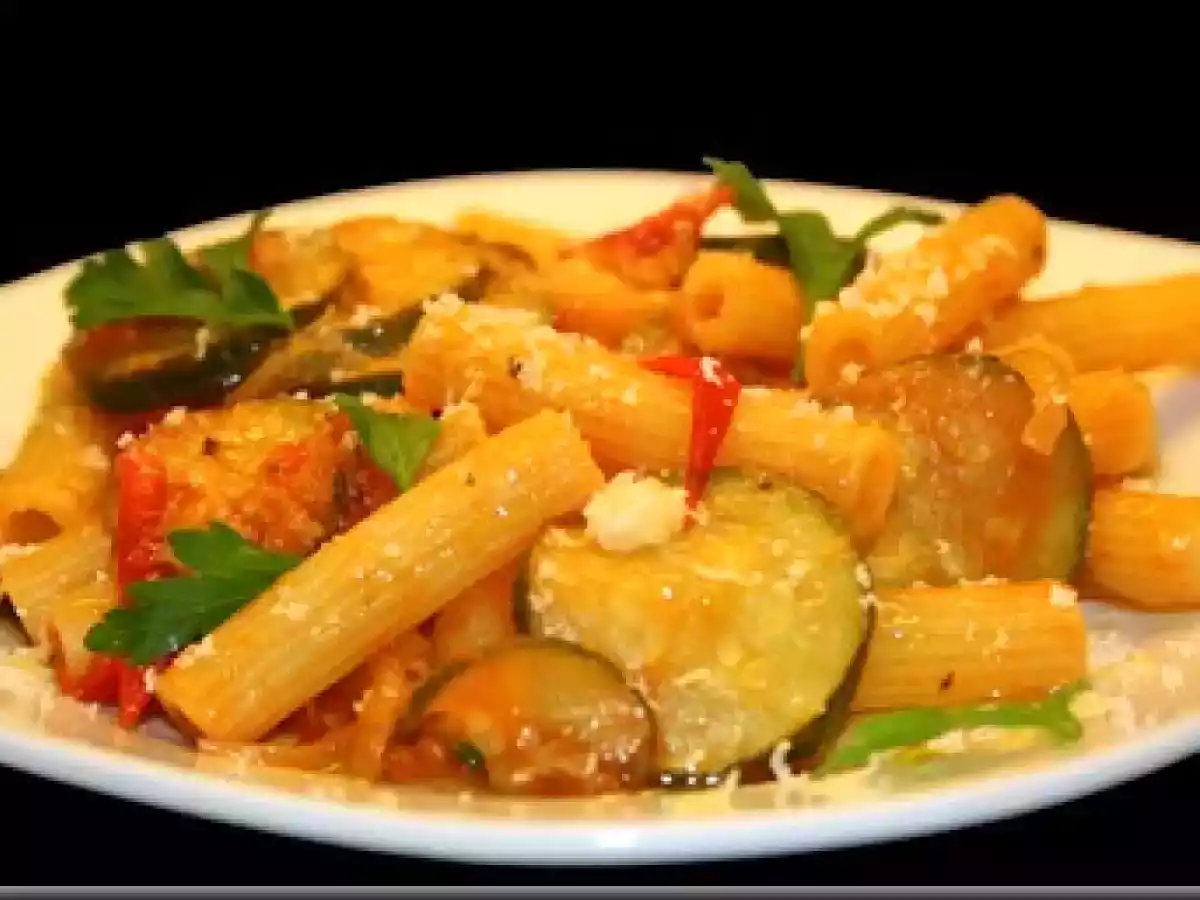 Paste cu dovlecei si rosii cherry (Pasta alle zucchine e pomodorini) - poza 2