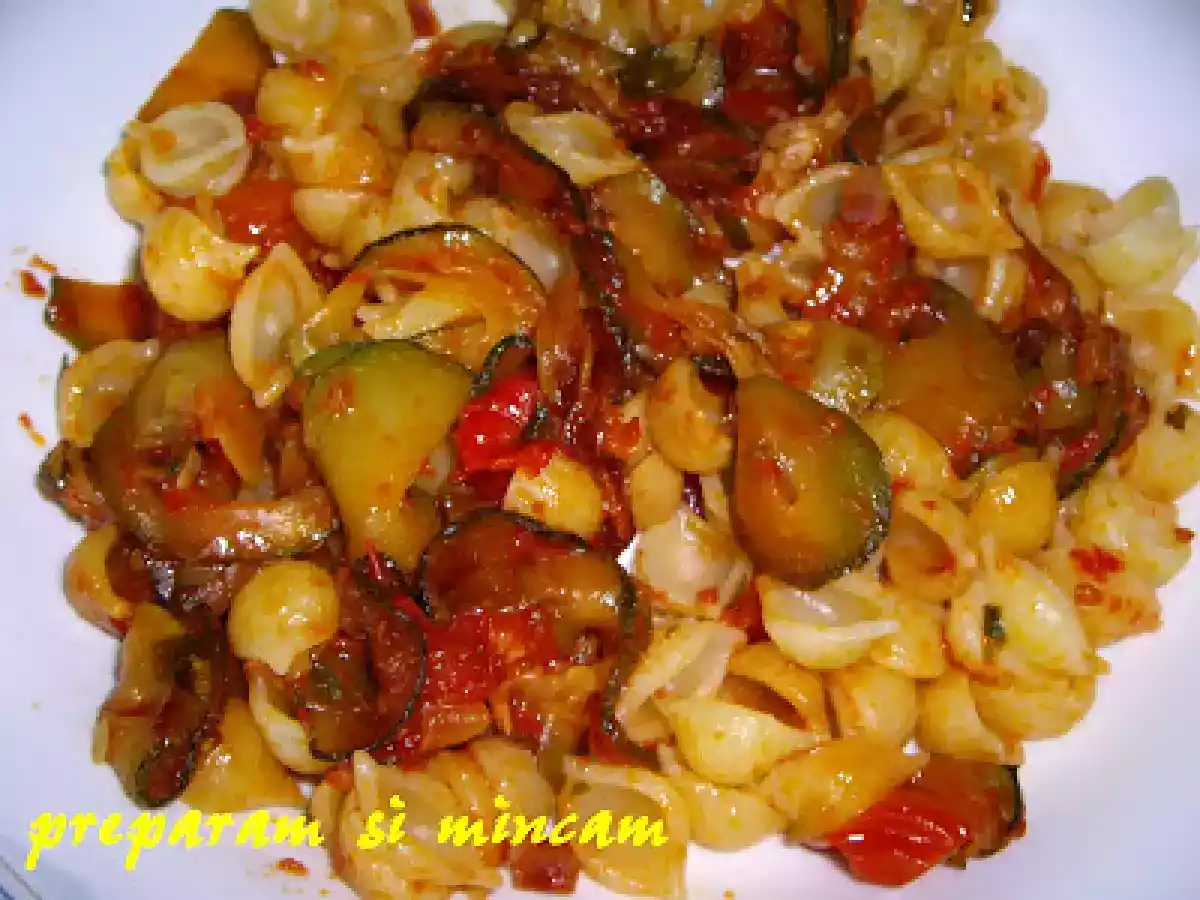 Paste cu dovlecei/Conchigliette con zucchine