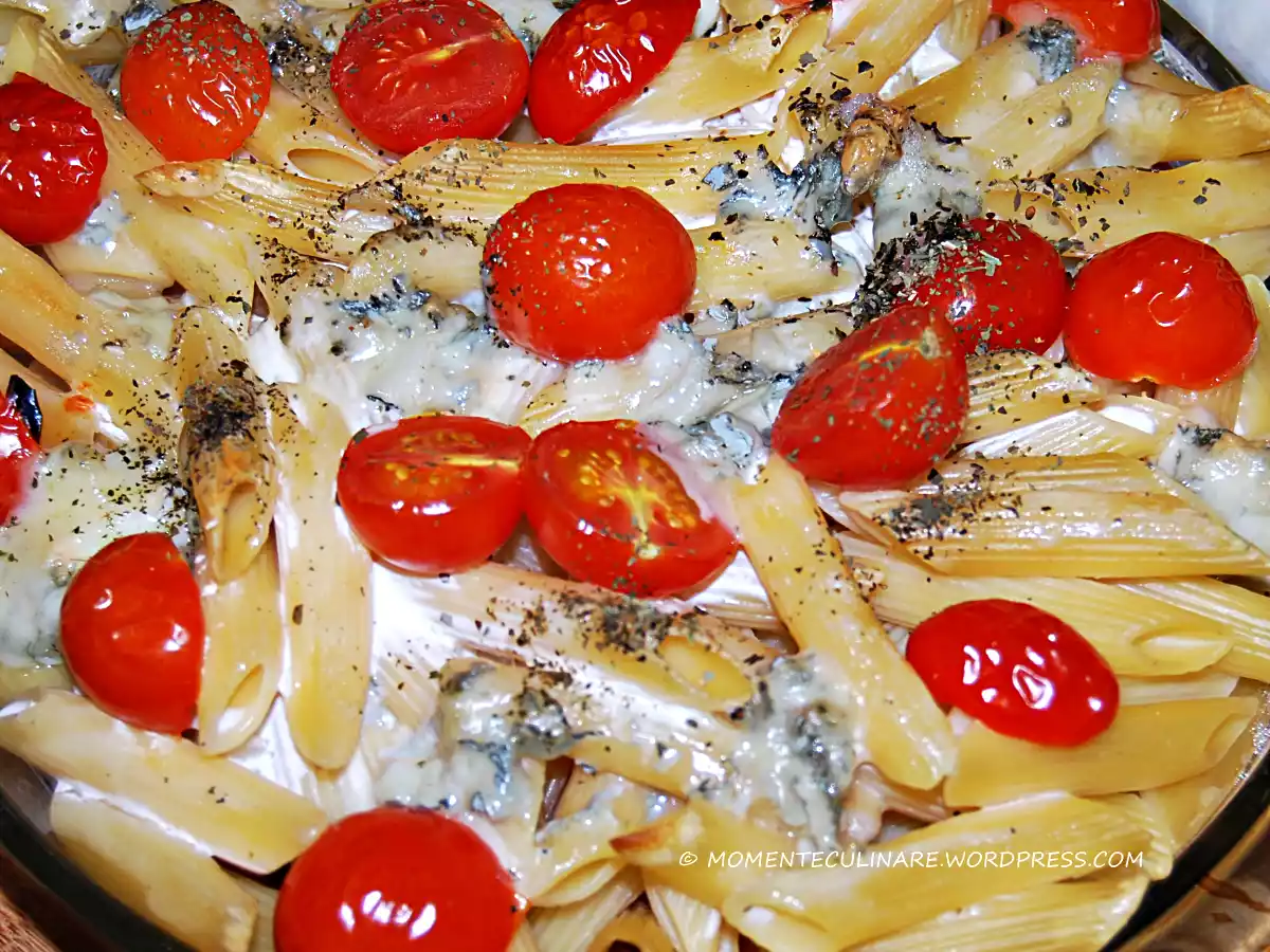 Paste cu gorgonzola si rosii cherry la cuptor