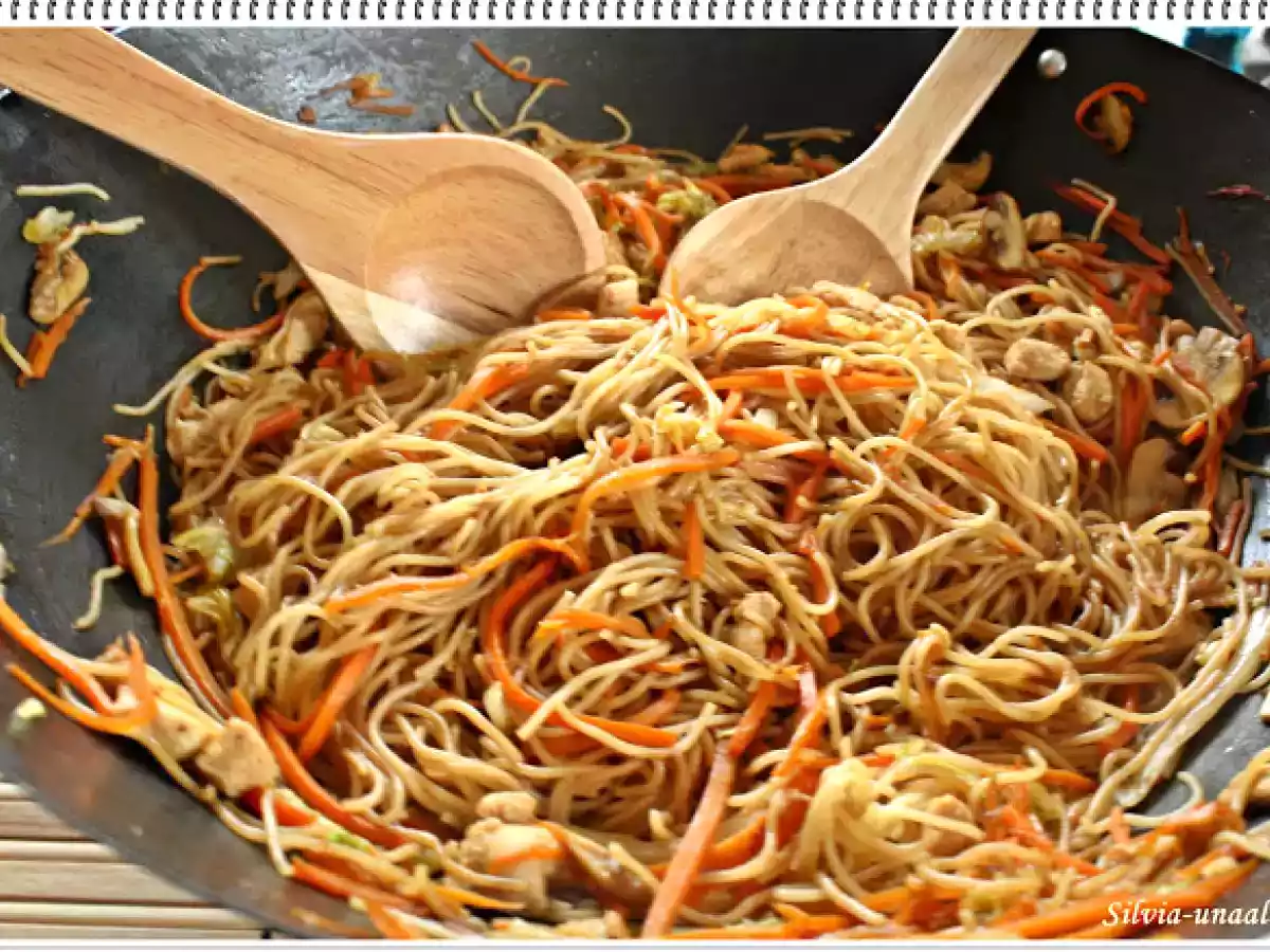 Paste cu legume si pui - in stil chinezesc
