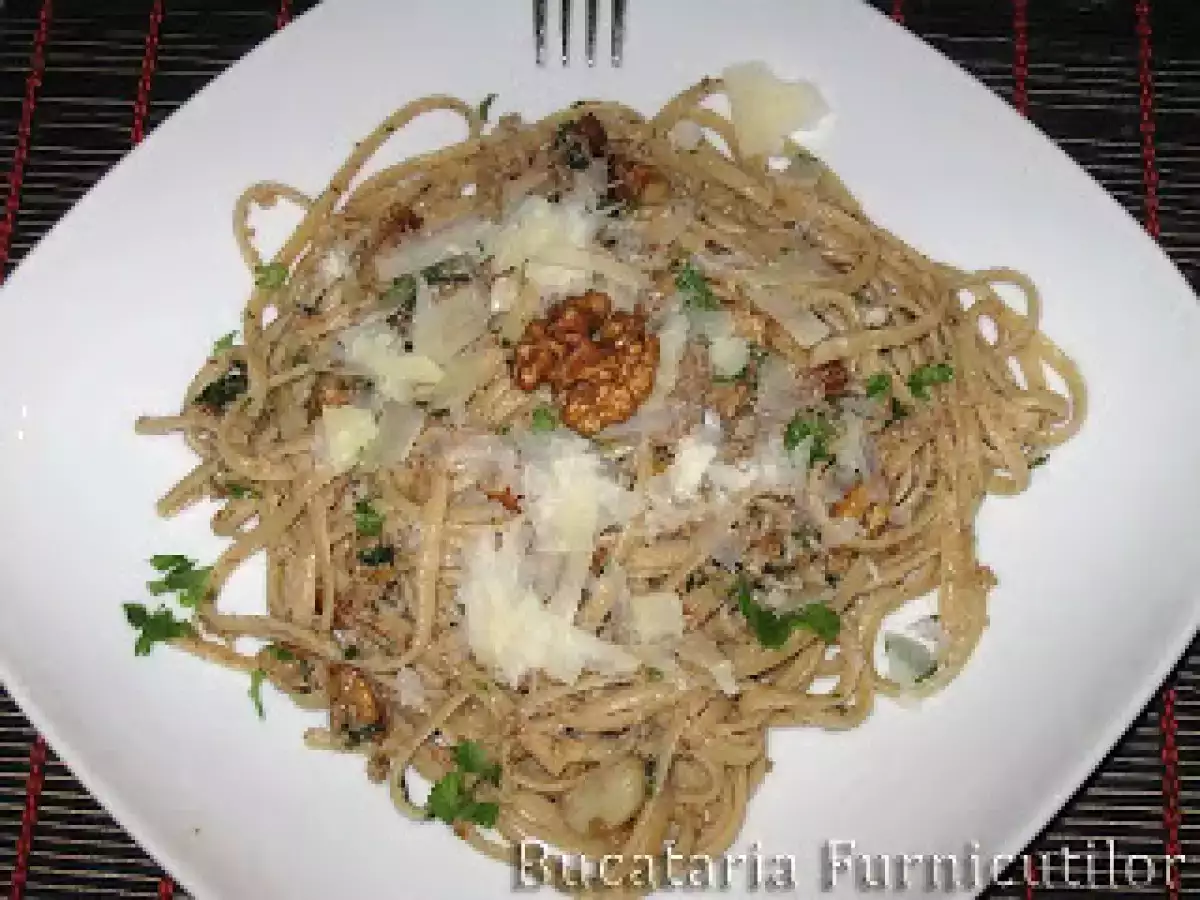 Paste cu Nuci si Usturoi - poza 3
