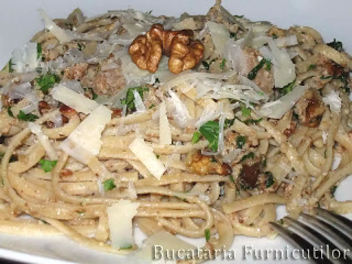 Paste cu Nuci si Usturoi - poza 4