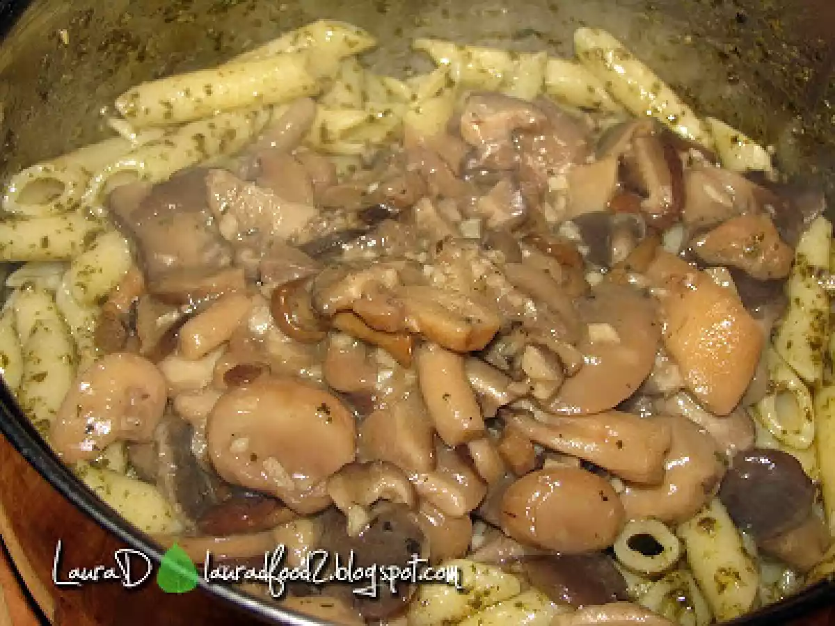 Paste cu pesto, ciuperci si telemea - poza 2