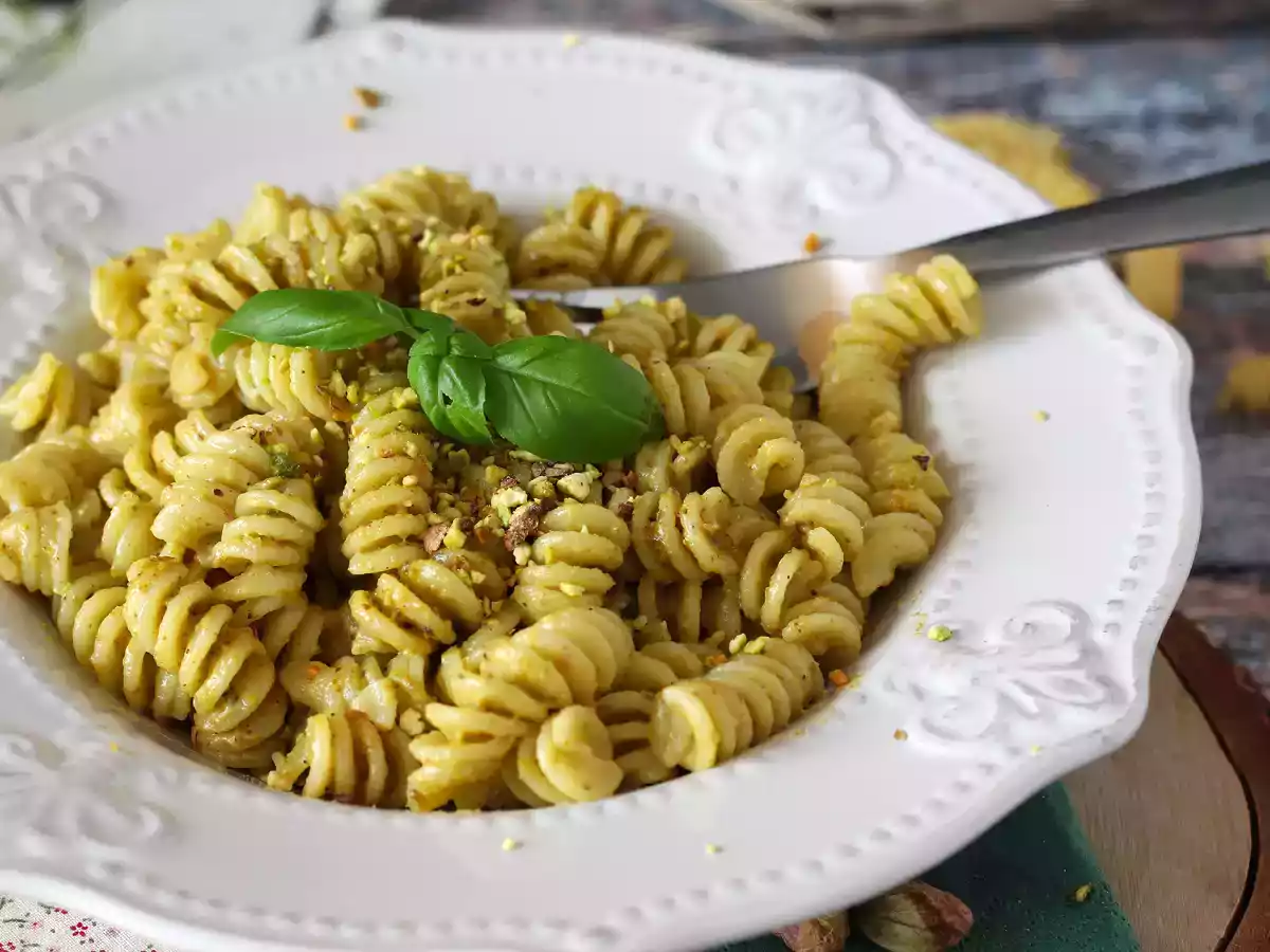 Paste cu pesto de fistic, o rețetă delicioasă și ușor de preparat - poza 2