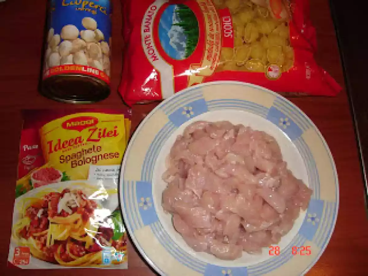 Paste cu piept de pui si sos bolognez. - poza 2