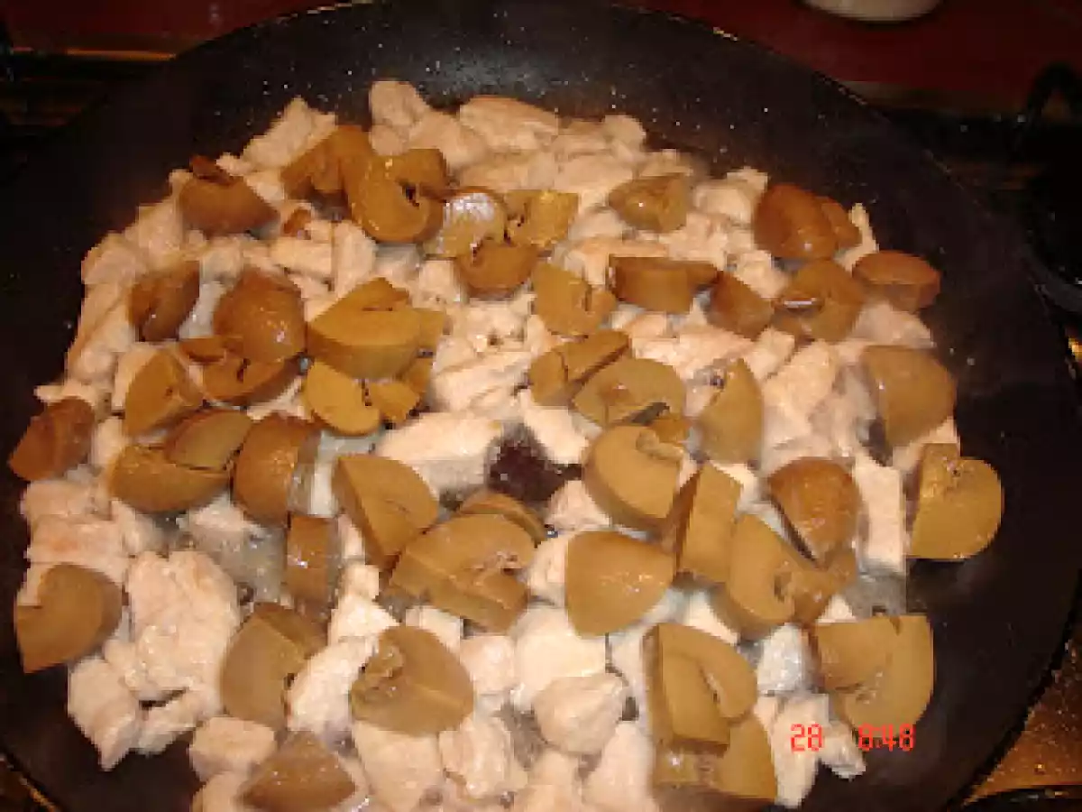 Paste cu piept de pui si sos bolognez. - poza 4