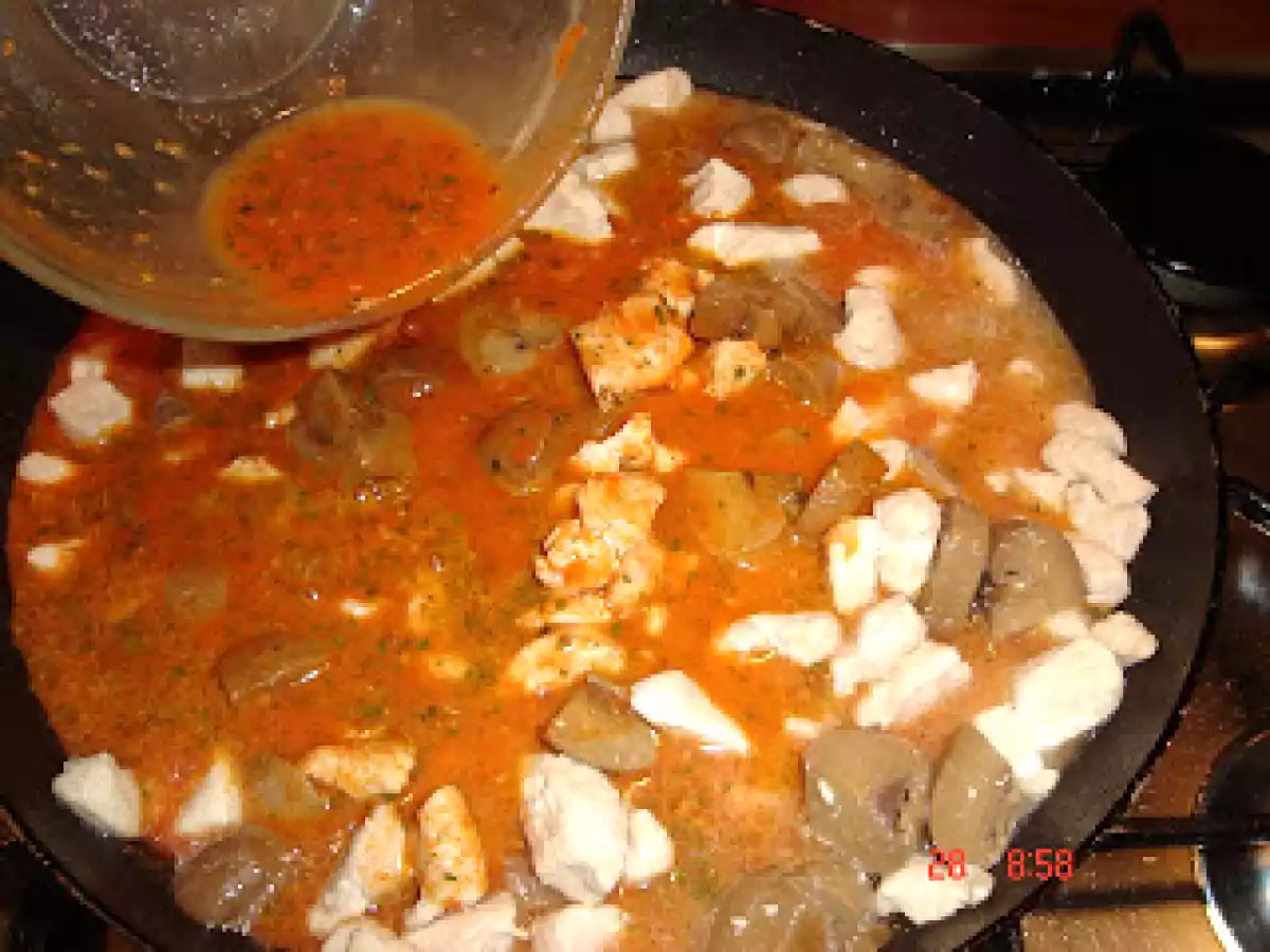 Paste cu piept de pui si sos bolognez. - poza 6