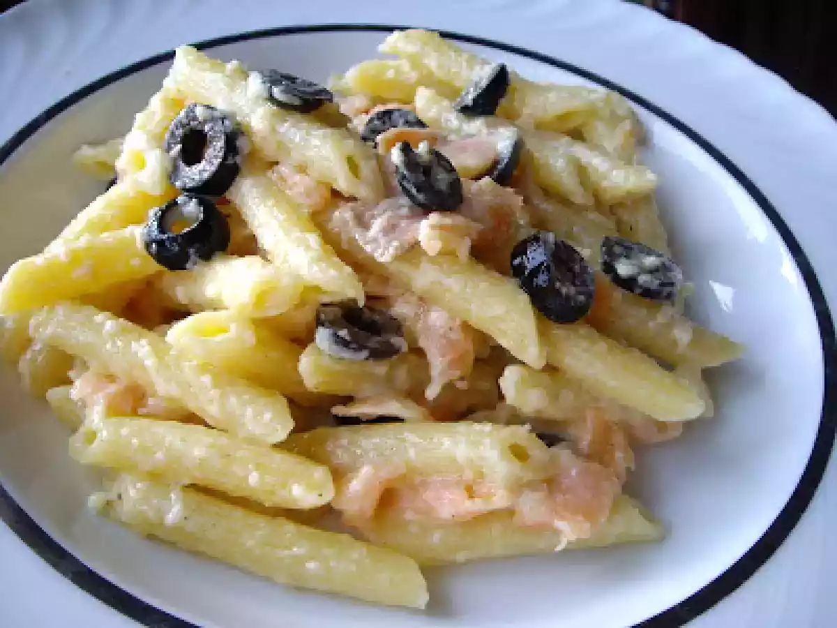 Paste cu somon afumat si masline negre - poza 2