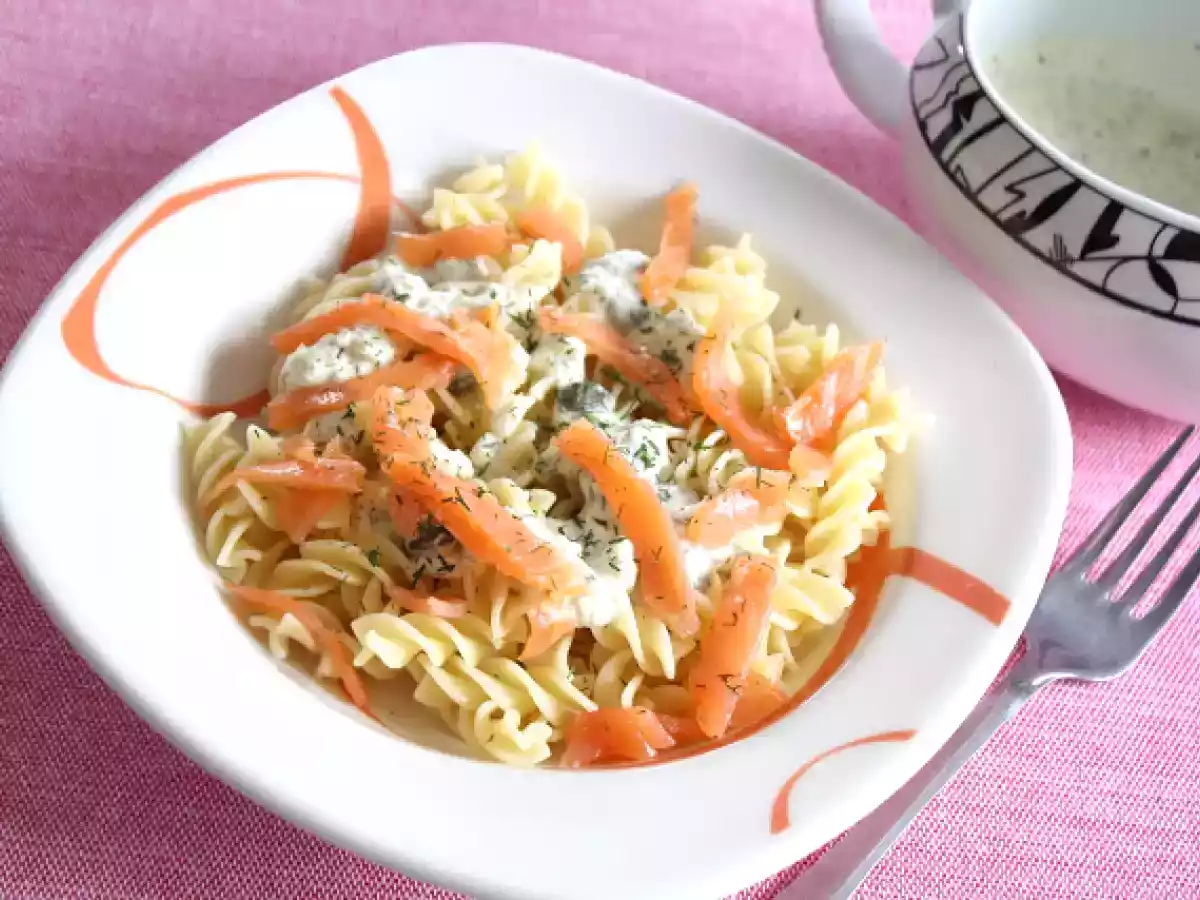 Paste cu somon afumat si sos de smantana - poza 2